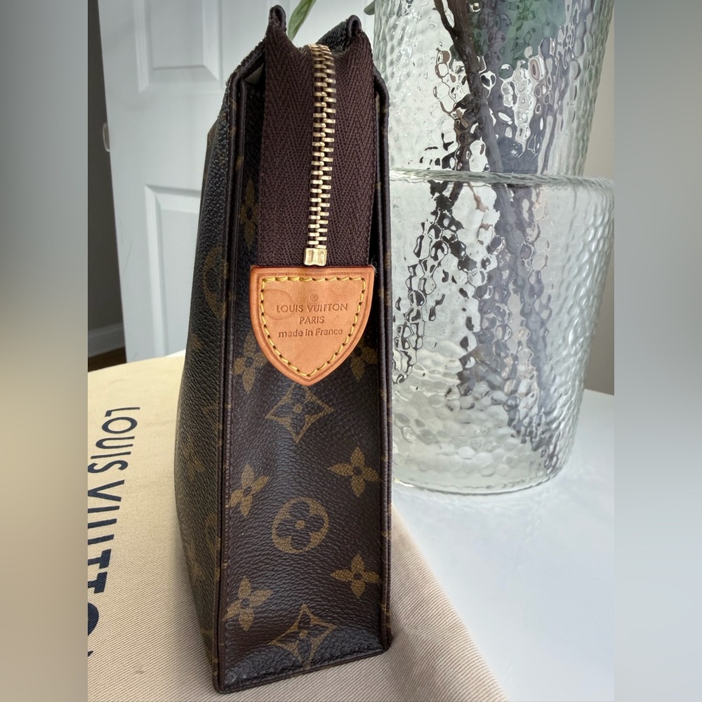 Authentic Louis Vuitton Monogram Canvas Toiletry 26 Pouch Clutch Handbag - Picture 6 of 17